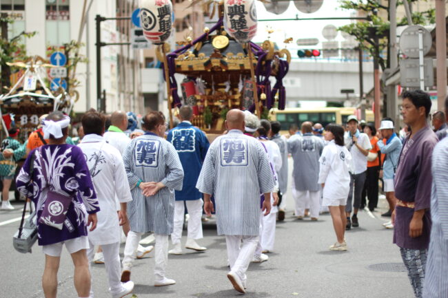 あつぎ鮎まつりのみこしパレードの写真