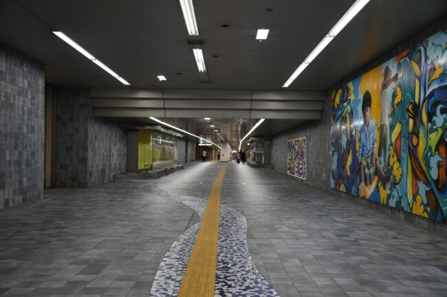 本厚木駅前東口地下道の写真