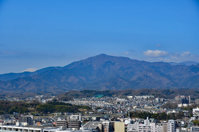 大山とまちなみの写真