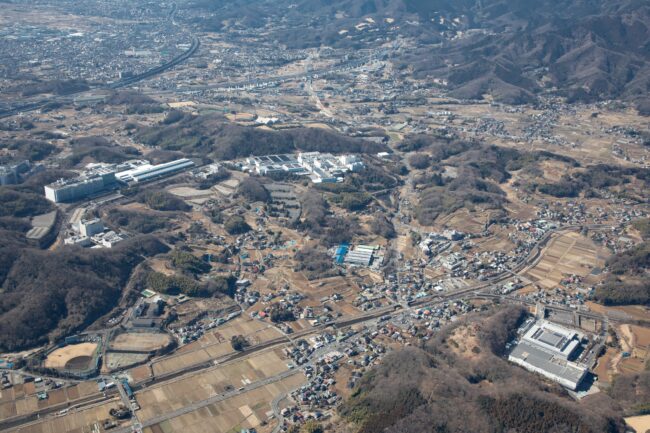 岡津古久周辺の航空写真