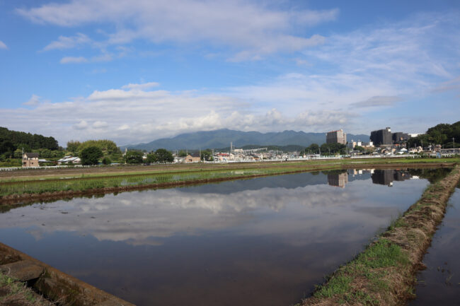 温水の田園風景