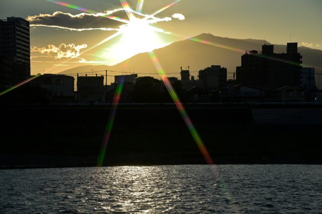 大山と相模川の夕景