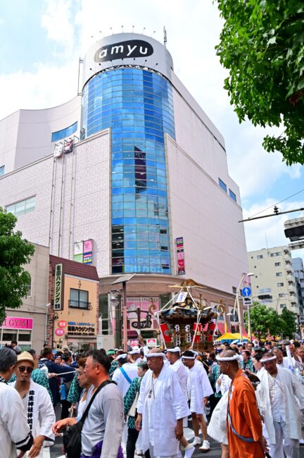 第79回あつぎ鮎まつりのみこしショーの写真