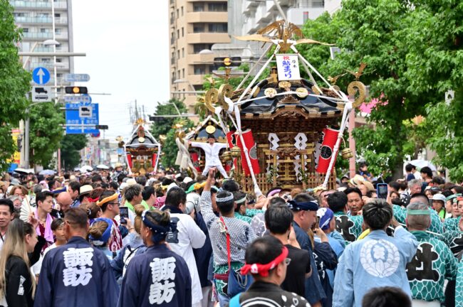 第79回あつぎ鮎まつりのみこしショーの写真