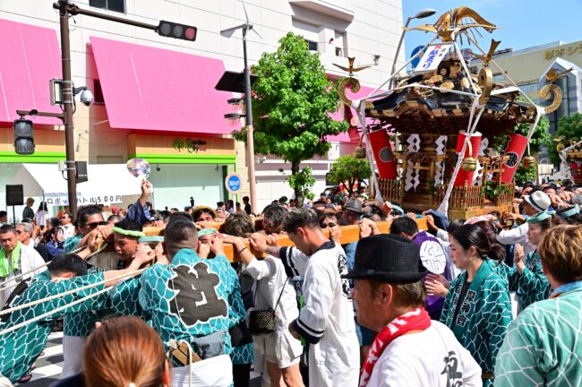 第79回あつぎ鮎まつりのみこしショーの写真