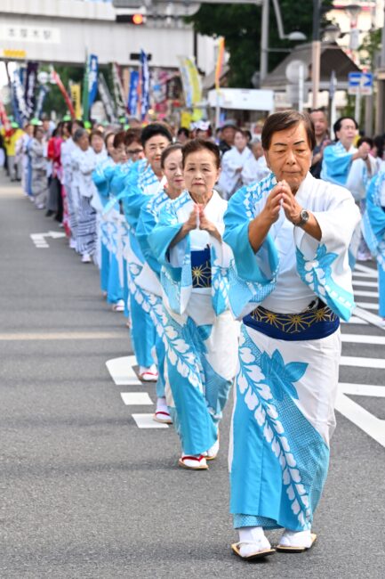第79回あつぎ鮎まつりの民謡総おどりの写真