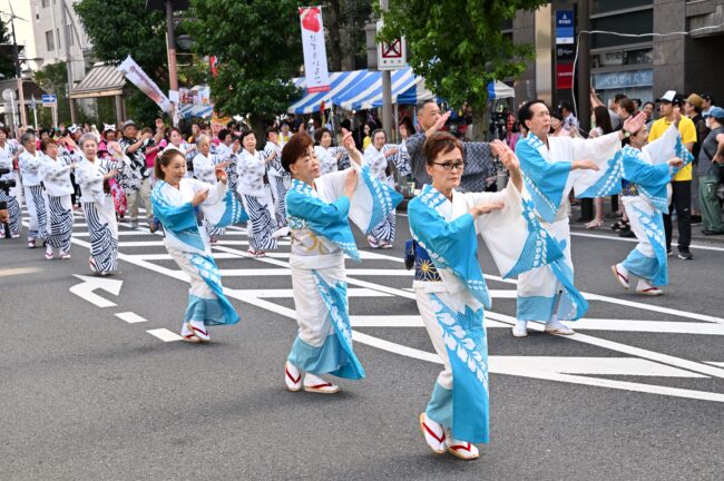 第79回あつぎ鮎まつりの民謡総おどりの写真