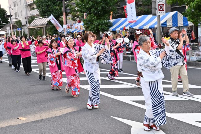 第79回あつぎ鮎まつりの民謡総おどりの写真