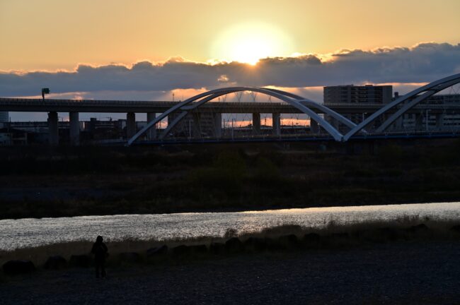 相模川三川合流点からの初日の出の写真